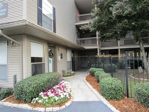 Covington Square Apartments in Metairie, LA - Building Photo - Building Photo