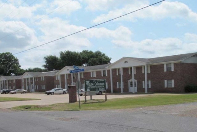 White Columns Apartments in Natchitoches, LA - Foto de edificio - Building Photo