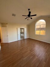 12211 Meadow Park Ct in Stafford, TX - Building Photo - Building Photo