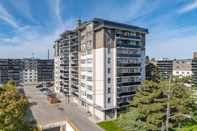 4866 Bathurst Street Apartments in Toronto, ON - Building Photo - Building Photo