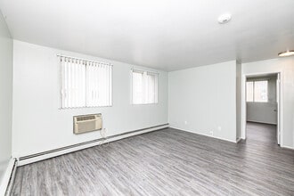 Johnson Legacy West in Milwaukee, WI - Building Photo - Interior Photo