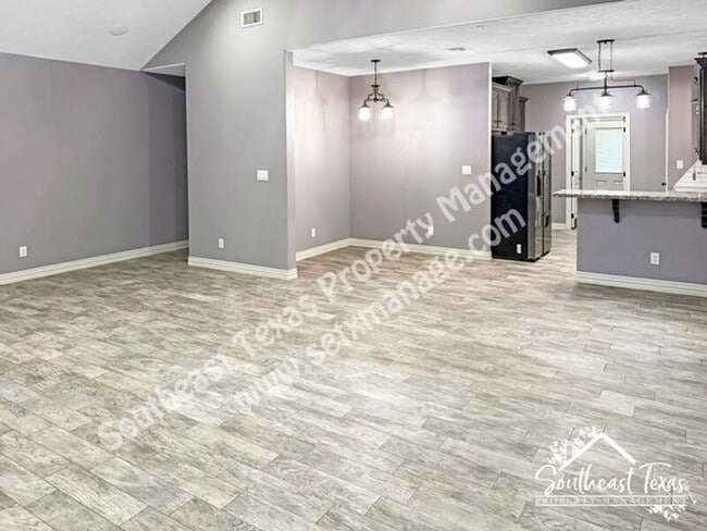 2424 Ave C in Nederland, TX - Building Photo - Building Photo