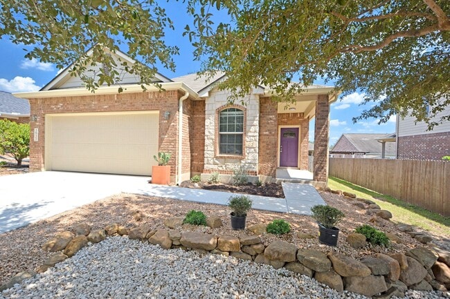 1933 Eastern FinchLFO in New Braunfels, TX - Building Photo - Building Photo