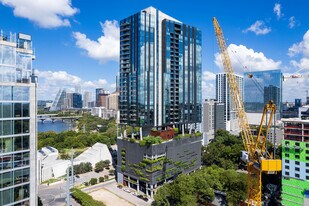 70 Rainey St in Austin, TX - Building Photo