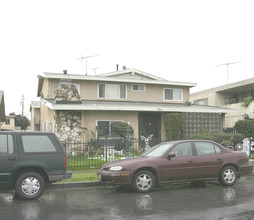 704 Fir Ave in Inglewood, CA - Building Photo - Building Photo