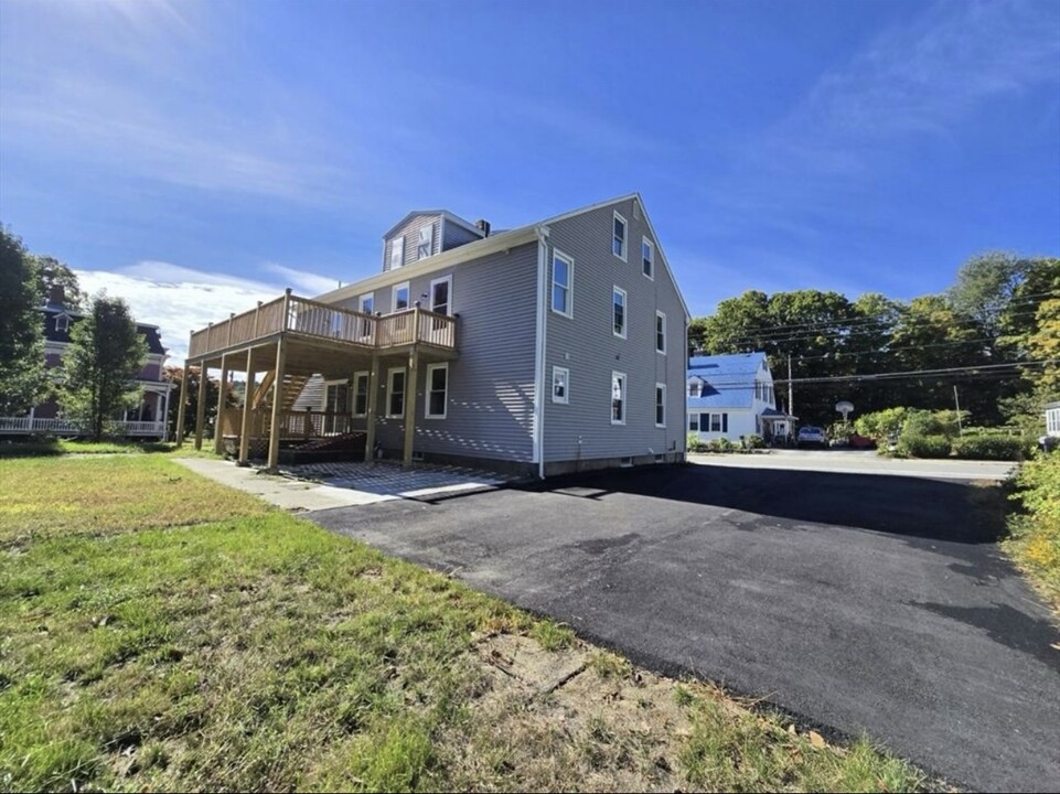 445 Putnam Hill Rd in Sutton, MA - Foto de edificio