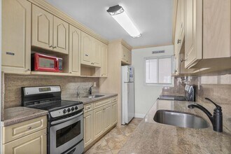 4141 Collins Ave in Miami Beach, FL - Foto de edificio - Building Photo