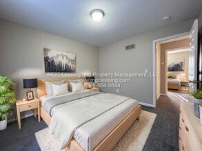 816 NE Westwind Ln in Lee's Summit, MO - Building Photo - Building Photo