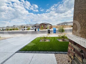 4011 W McNeil St in Phoenix, AZ - Building Photo - Building Photo