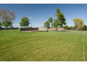 13530 87th Ave N in Maple Grove, MN - Building Photo - Building Photo