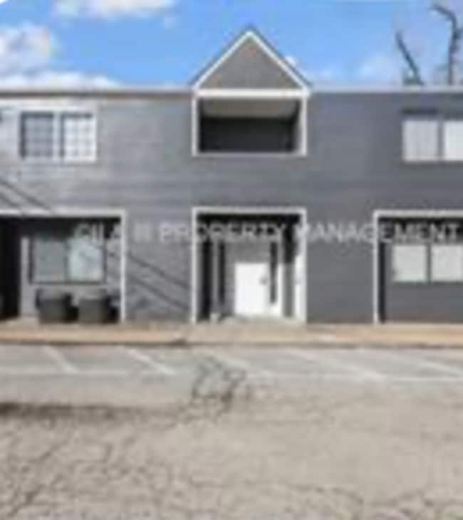property at 1505 W 25th Ct