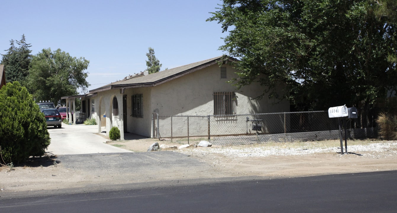 16140-A B Olive St in Hesperia, CA - Building Photo