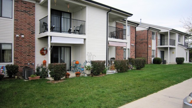 Hickory Knoll Apartments in Anderson, IN - Building Photo - Building Photo