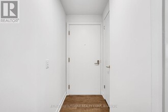 251 Masonry Wy in Mississauga, ON - Building Photo - Building Photo