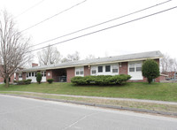 Francis Plaza in Pittsfield, MA - Foto de edificio - Building Photo