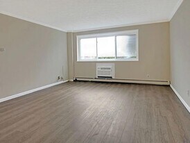 2432 East Ave in Rochester, NY - Building Photo