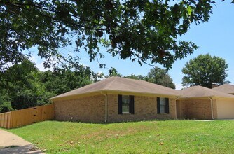 18015 Adele Ln in Whitehouse, TX - Building Photo - Building Photo