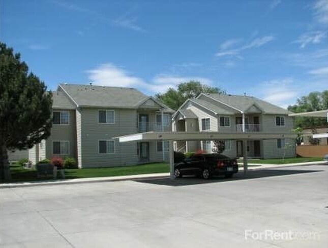 145 N 18th E St in Mountain Home, ID - Building Photo