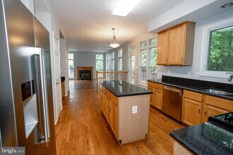 13076 Dove Tree Ct in Manassas, VA - Building Photo - Building Photo