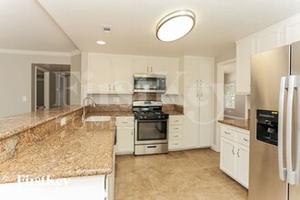 1651 Heather Ridge Rd in North Las Vegas, NV - Foto de edificio - Building Photo