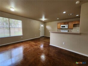1011 Misty Acres Dr in New Braunfels, TX - Foto de edificio - Building Photo
