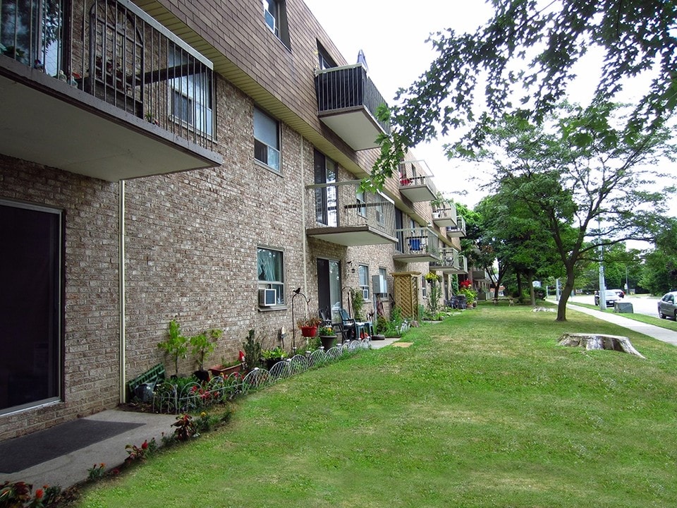 Lisgar Ave Apartments in Tillsonburg, ON - Building Photo