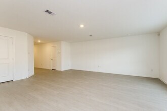 15298 Abella Dr in Montgomery, TX - Foto de edificio - Building Photo