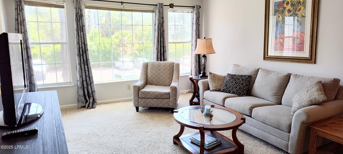 1231 Ladys Island Dr in Port Royal, SC - Building Photo