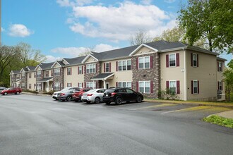 The Reserve at Towpath Trail in Schenectady, NY - Building Photo - Building Photo