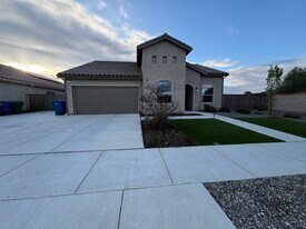 9101 Blossom Crk Dr in Shafter, CA - Building Photo
