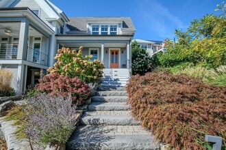 6R Breakwater Ave in Rockport, MA - Building Photo - Building Photo