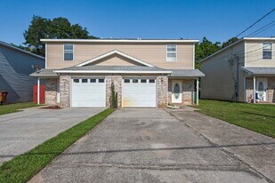 2125 Tom St in Navarre, FL - Building Photo