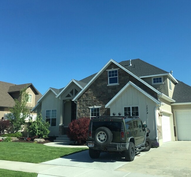 property at 1574 W Meadow Green Dr