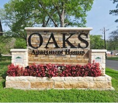 The Oaks Apartments in Huntsville, TX - Building Photo