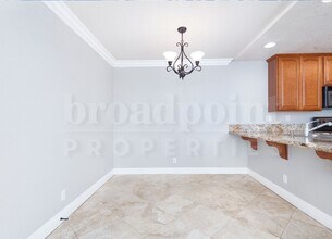 1075 N Escondido Blvd in Escondido, CA - Building Photo - Building Photo