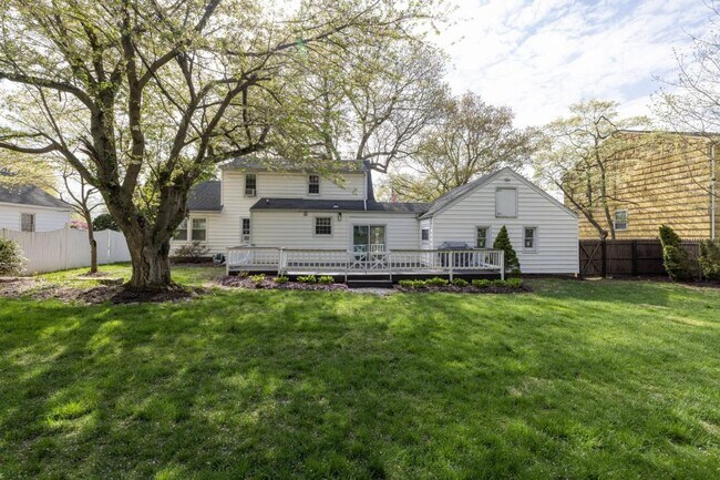 5 Lindenwoods Rd in Norwalk, CT - Building Photo - Building Photo