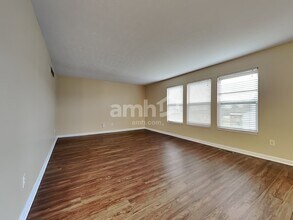 10204 Meadow Glen Dr in Independence, KY - Foto de edificio - Building Photo