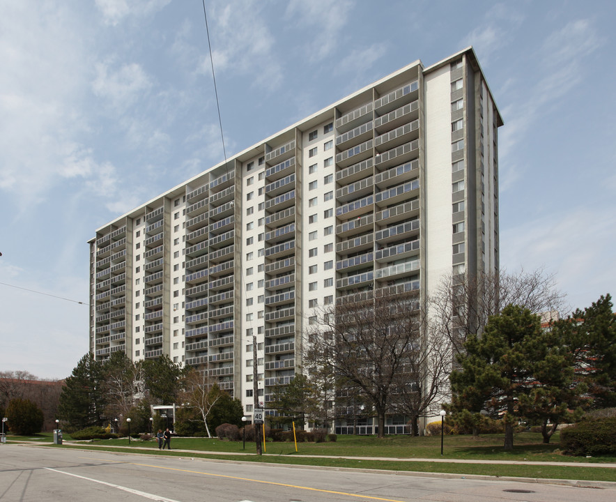 3000 Dufferin St in Toronto, ON - Building Photo