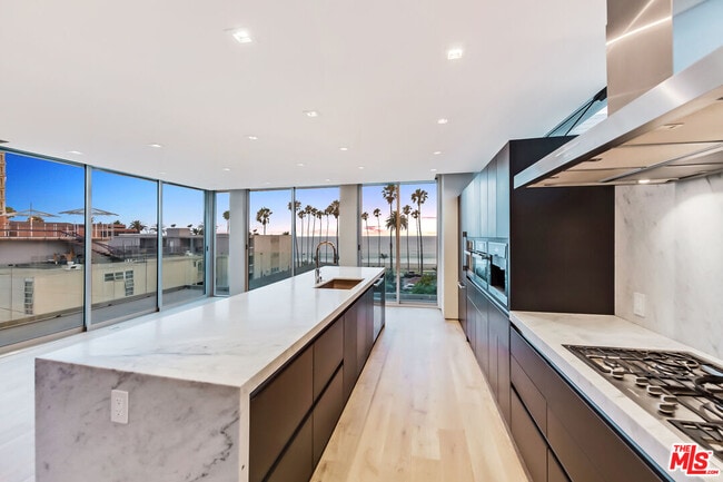 1012 2nd St in Santa Monica, CA - Building Photo - Building Photo