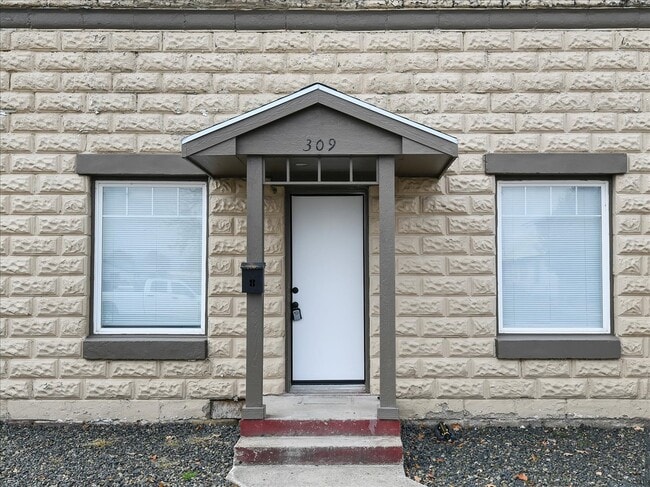 309 N Commercial Ave in Emmett, ID - Building Photo - Building Photo