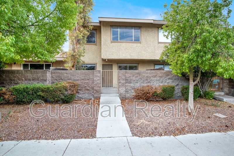 2209 Tall Pine Dr in Las Vegas, NV - Foto de edificio