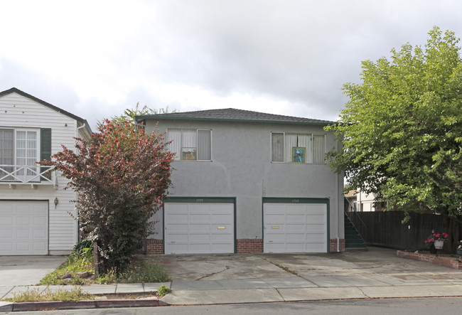 1713-1715 Roosevelt Ave in Redwood City, CA - Building Photo - Building Photo