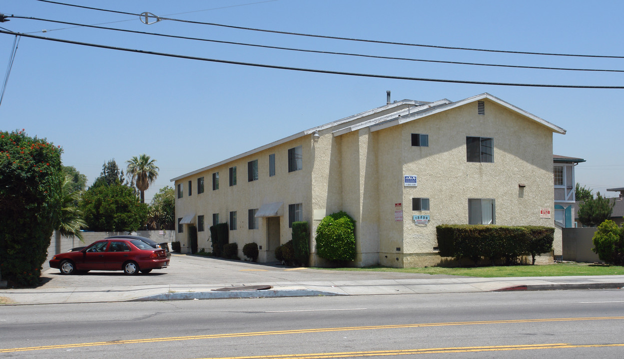 13539 Saticoy St in Panorama City, CA - Building Photo