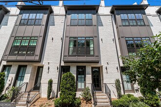 574 Boulevard Pl NE in Atlanta, GA - Foto de edificio - Building Photo