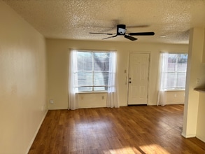 6303 Worchester Knoll, Unit 6303 in San Antonio, TX - Building Photo - Building Photo