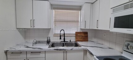 2235 Coolidge St in Hollywood, FL - Foto de edificio - Building Photo