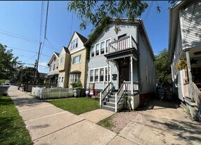 1709 N Astor St in Milwaukee, WI - Building Photo