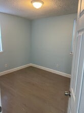 2736 Hamilton Cir in Jacksonville, FL - Foto de edificio - Building Photo