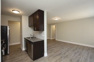 533 W Surf St in Chicago, IL - Building Photo - Building Photo