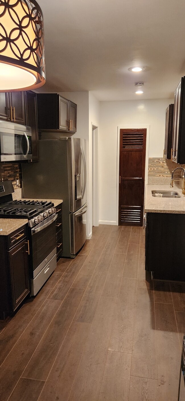 8233 Crenshaw Blvd, Unit 8235